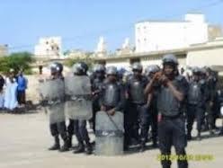  الشرطة تمنع المتظاهرين من الوصول للسفارة 